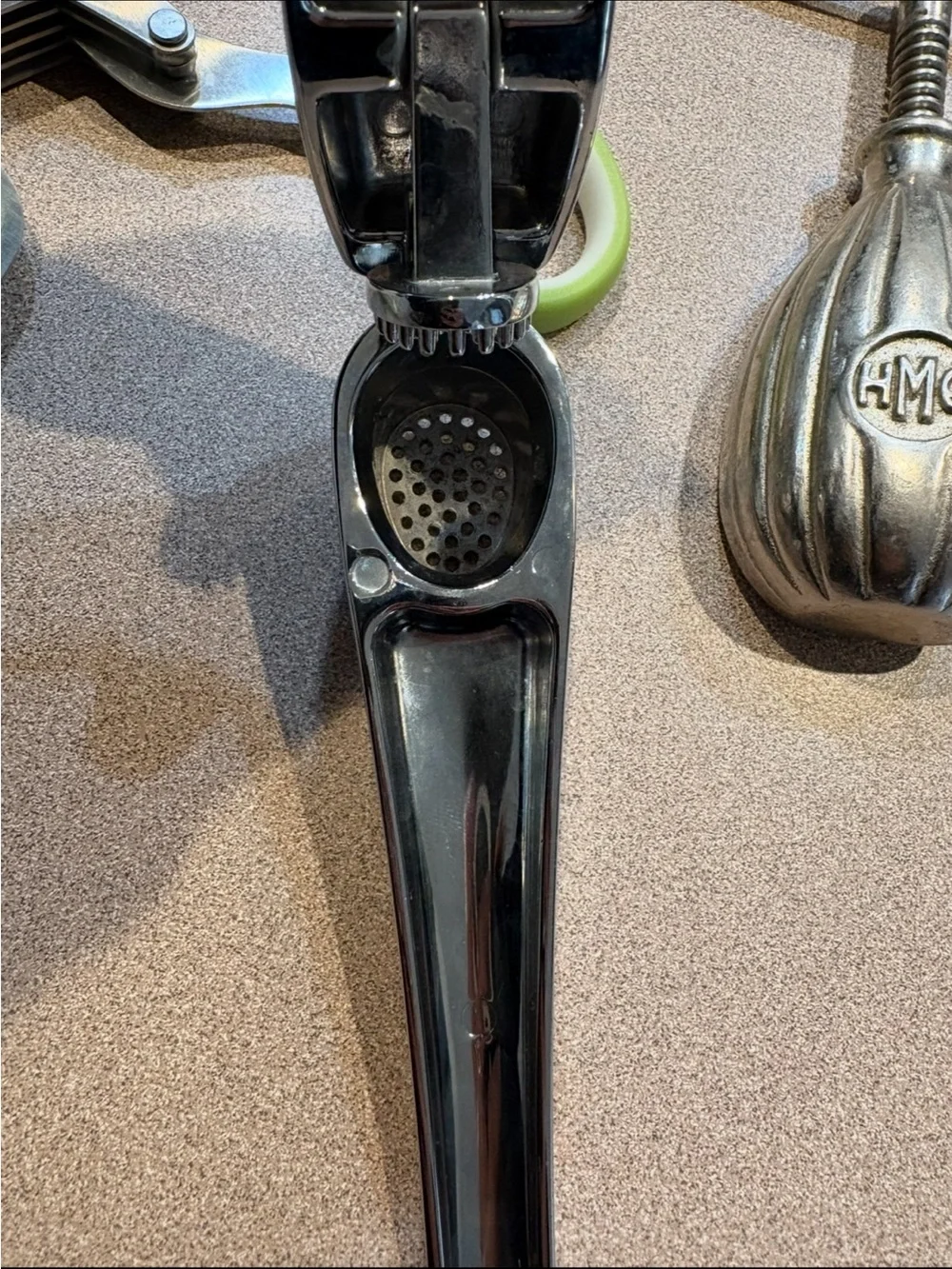 Kitchen Tool Lot: Stainless Steel Garlic Press + Scoop + Green-Handled Scissors